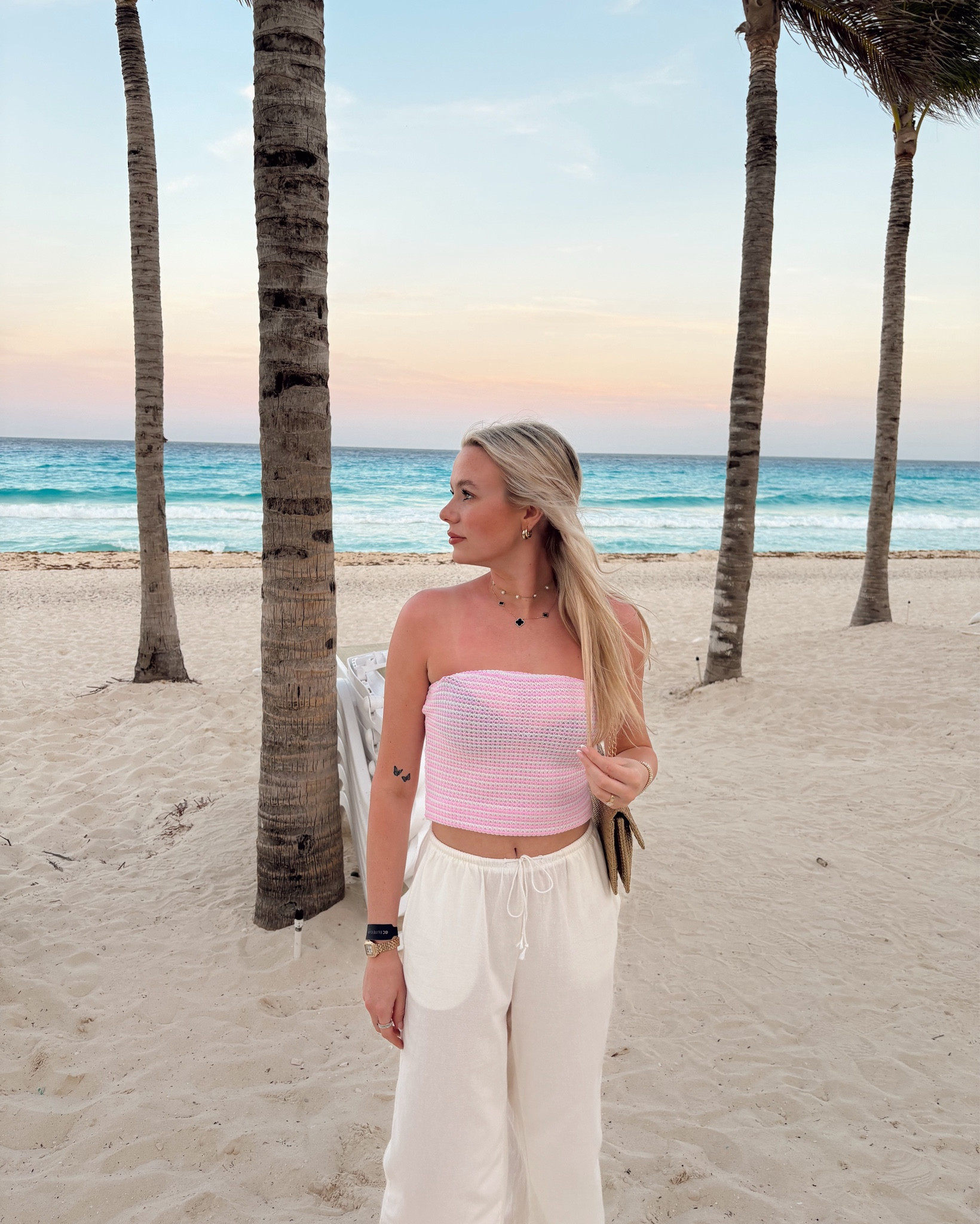 comfy beach fits >>>> 💕 

#LTKSwim #LTKStyleTip #LTKTravel