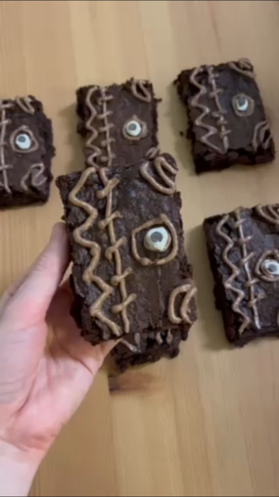 Hocus Pocus brownies 🕯️🧙‍♀️

Disney treats, Disney baking, hocus Pocus book, hocus Pocus spell book, hocus Pocus party, hocus Pocus treats  

#LTKHome #LTKSeasonal #LTKHalloween