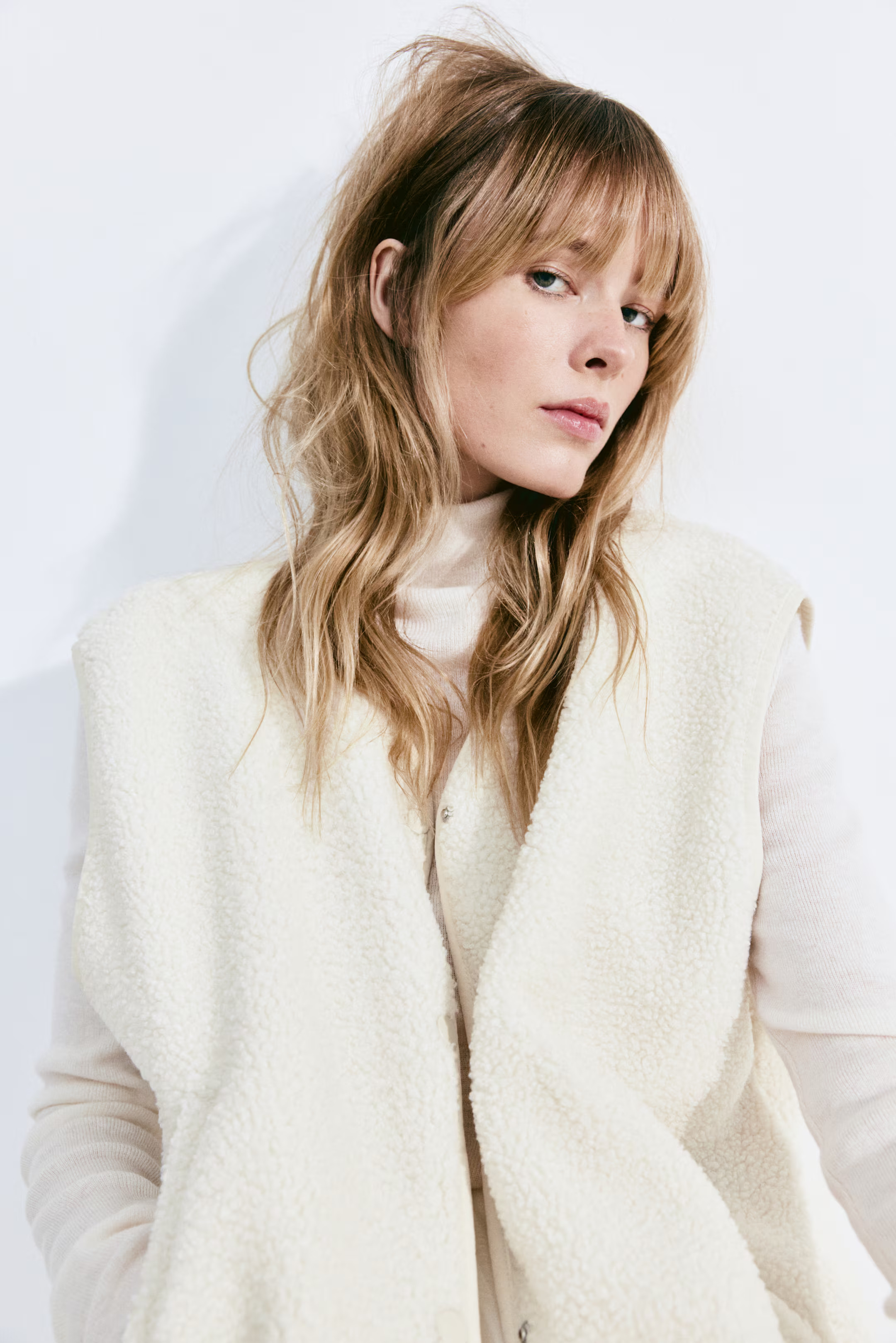 Oversized teddy gilet | H&M (UK, MY, IN, SG, PH, TW, HK)