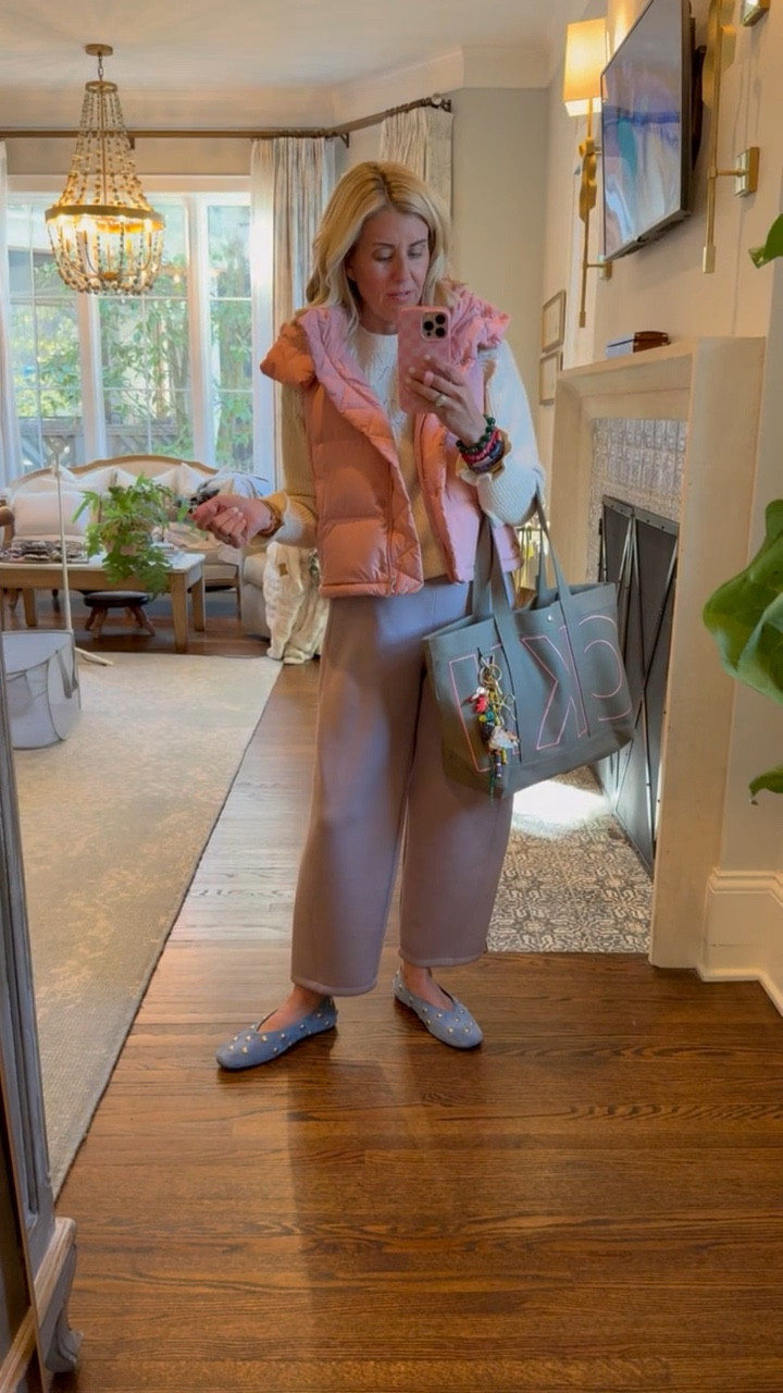 My fav vest with the perfect length is on sale! I wear this vest and my barrel pants on repeat!! 

Vest - 2
Sweater - xs
Pants - small petite
Flats - 8 

 

#LTKOver40 #LTKmomlife #LTKdayinmylife