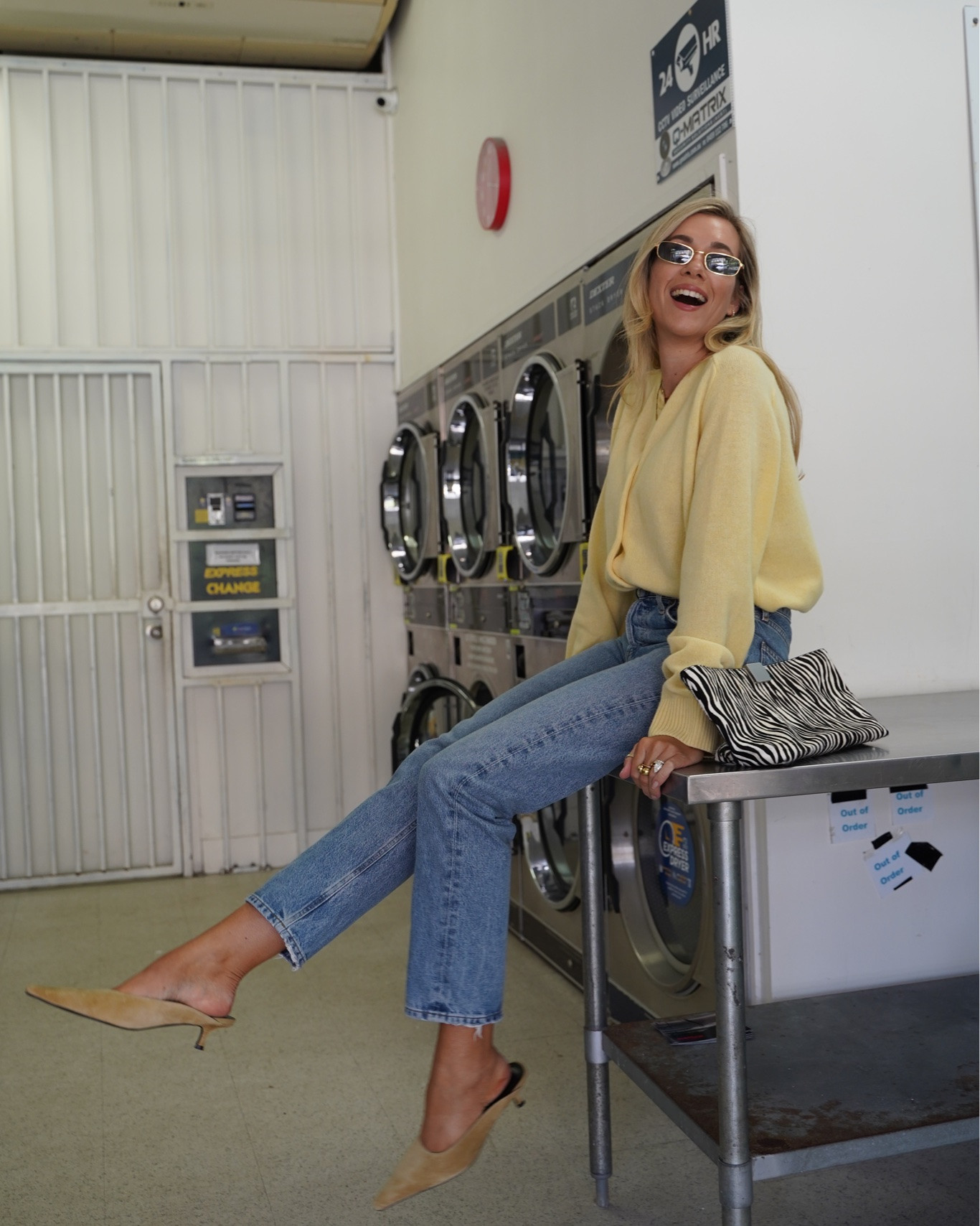 Errands have never looked so good. Doing my washing, obviously 😉

Wearing size 10 knit
Size 26 agolde jeans

#LTKootd #LTKOver40

#LTKworkwear