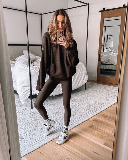 maybe the most flattering leggings of all time! 🤎 leggings + hoodie are both 30% off right now! 🙌🏻
run tts, wearing xs 

#LTKsalealert