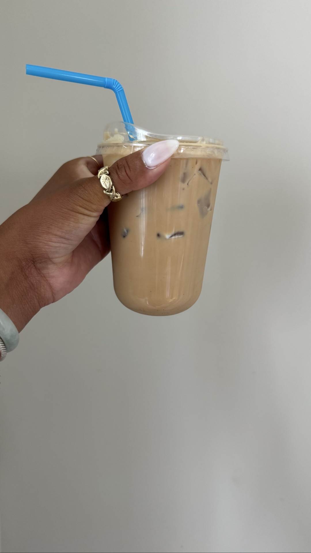 -On today's menu... ☕️🤍

Coconut Buttercream Latte

☕️ House Tip: A tiny bit of salted butter makes flavored lattes taste richer without tasting buttery.

Recipe:
• 1 tbsp dark brown sugar
• 1 tbsp sweetened condensed milk
• Dash of coconut extract
• Dash of cake batter extract
• 0.6g salted Kerrygold butter
• Starbucks Iced Double Espresso Caramel pod
• Milk of choice
• Ice

Would you order this one?

#CoconutButtercreamLatte #CoffeeRecipe #HomeCafeRecipes #SpecialtyLatte #CoffeeAtHome

#LTKmomlife #LTKfitnessgoals #LTKselfcare