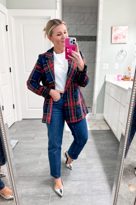 We’re headed to a casual holiday party and I had to wear this blazer. I love it so much. The colors and fit are so good. Wearing my true size small. 

Jeans 27 short


#LTKfindsunder100 #LTKHoliday #LTKstyletip