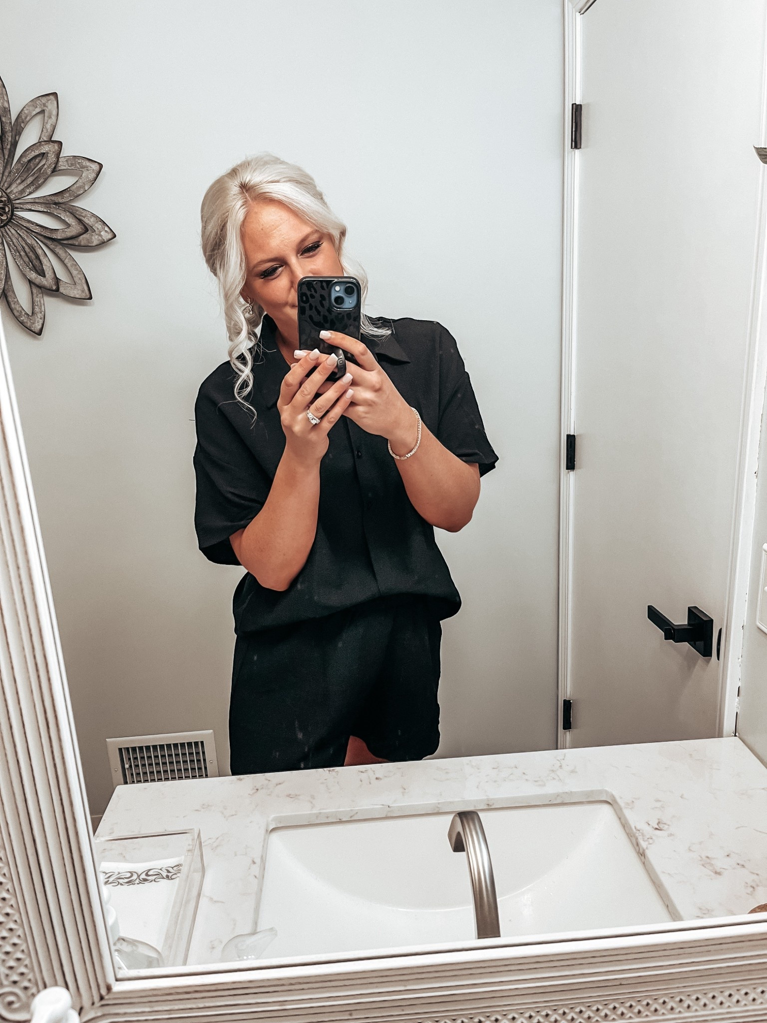 🖤✨ Getting wedding-day ready never looked so chic! This black bridesmaid getting-ready set is soft, stylish, and perfect for those “pop the champagne” morning photos. Whether you’re matching with your bridal party or gifting your girls something they’ll actually wear again, this set is an effortless win. Bonus — it works for any season and flatters everyone!

🛒 Shop the exact set + more bridesmaid getting-ready outfits below 👇
#BridesmaidGift #WeddingMorningOutfit #GettingReadySet #BridesmaidStyle #BlackBridesmaidSet #BridalPartyGifts #LTKwedding #BridalInspo #WeddingStyle


#LTKWedding #LTKParties #LTKItBag