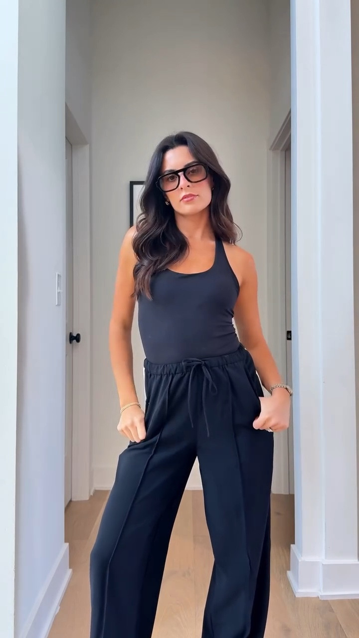 The NEW MVP Collection is here 🖤 @athleta 

These pieces are made to move with you from early mornings to late nights. #athletapartner #powerofshe 

Comment “MVP” for the details!

#trackpants #trackpantsoutfit #effortlessstyle #daytonightlook #athleta