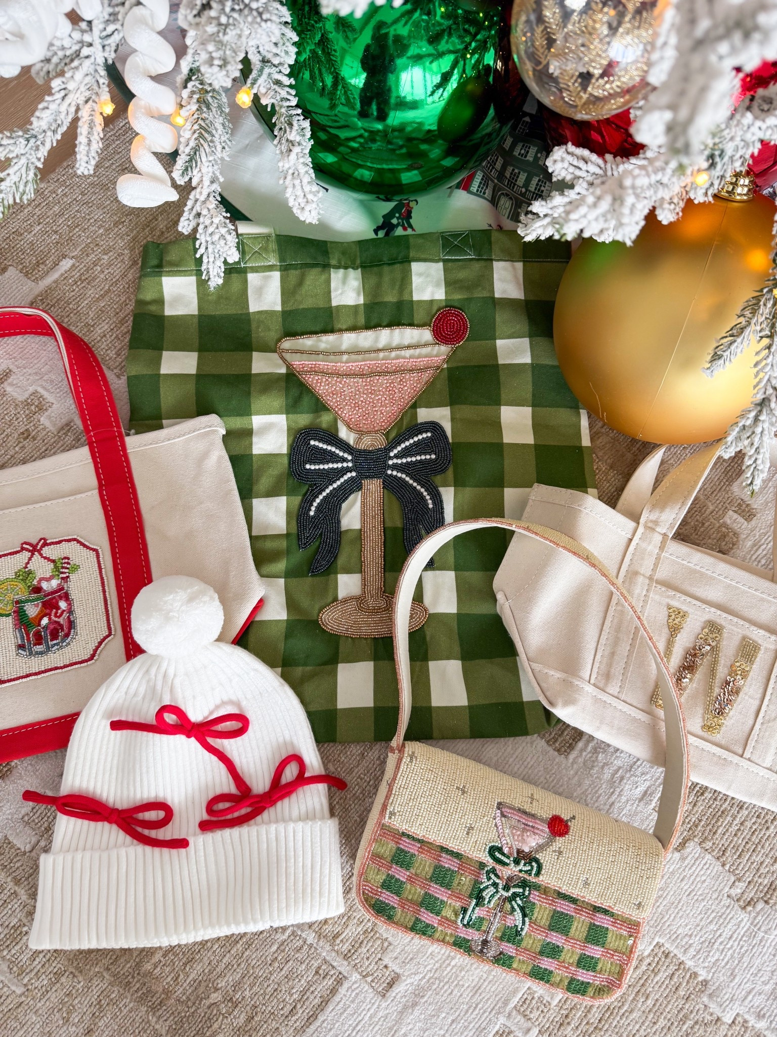 Holiday finds ❤️🎄🎁 

#LTKHoliday #LTKGiftGuide #LTKItBag