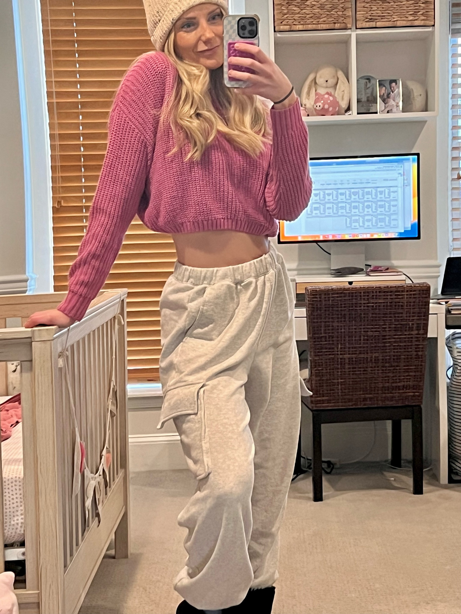 I feel like I’m going skiing in this outfit! Feels like a perfect Apres Ski outfit for the mountains, cozy and warm outfit for a snowy day! I also love these cargo high waisted sweatpants, they are SO comfy and flattering 😇 I got these from Abercrombie but couldn’t find them so I linked similar options!

#LTKSeasonal #LTKfindsunder50 #LTKstyletip