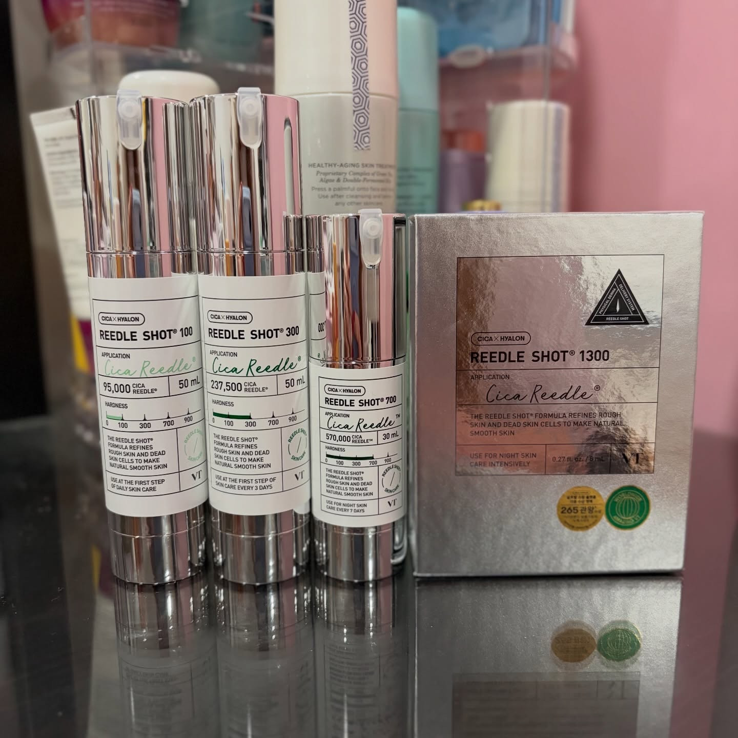 ⭐️PROUCT REVIEW⭐️

This product was gifted to me by @vtcosmetics_global in exchange for my honest review.

The VT Cosmetics Reedle Shot 100 is something I was so excited to try. I received the Reedle Shot 100, 300, 700 and 1300 but started with 100 so my skin could get used to it. Reedle shot is a daily at home, needle free booster that uses Cica Reedles to enhance the absorption of skincare products, refine texture and promote a radiant complexion. The higher the number on the bottle, the higher number of Cica Reedles in the product. This is used as Step 0 in your skincare routine - the products applied after will have better absorption into the skin. The 100 does give me a slight tingly feeling when I apply but it doesn’t last long and it’s not uncomfortable at all. The before and after you see is after 2 weeks of using the Reedle Shot 100 and I am actually SO impressed. I’m going to use 100 for a few more weeks and then I’m going to try the 300. I couldn’t believe the difference when I looked at the before and after pictures side by side. My pores look smaller, my skin tone looks more even and my skin is glowing!

#vt #vtcosmetics #reedleshot #reedleshot2weekchallenge #productreview