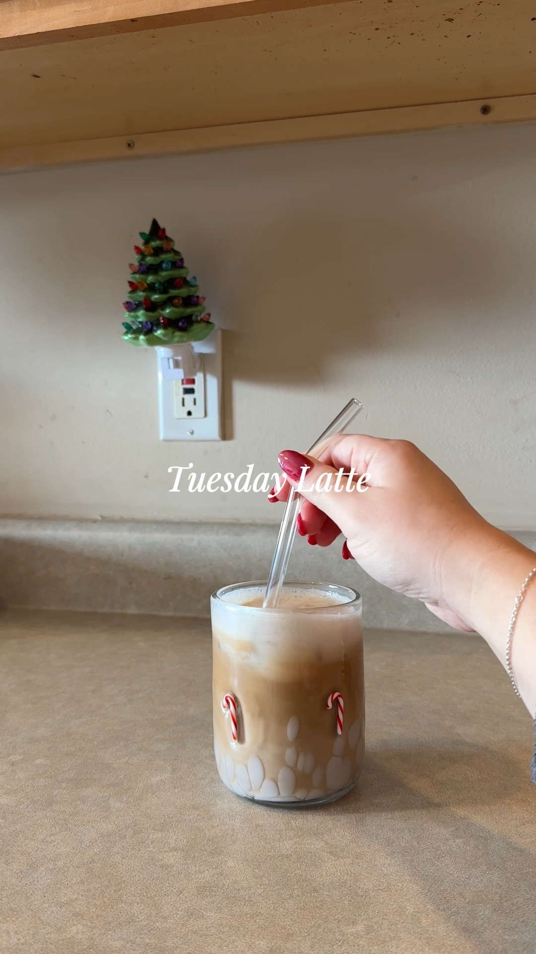 My fav morning latte!!


Morning routine
Latte 
Christmas coffee 

#LTKHoliday #LTKmorningroutine