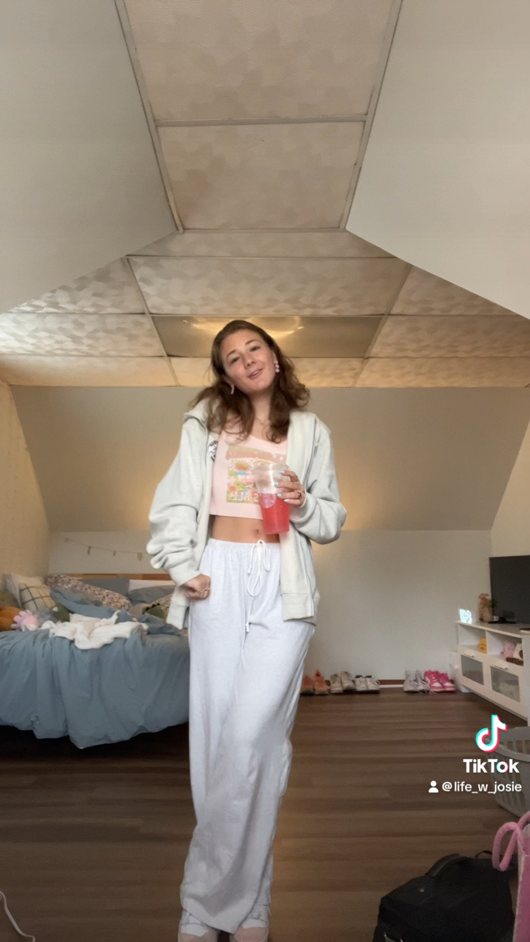- tank is billa bong
- pants are the same ones linked but in gray
- jacket is from a beach store in watch hill
🫶🏻💌🌷

#LTKSeasonal #LTKVideo
