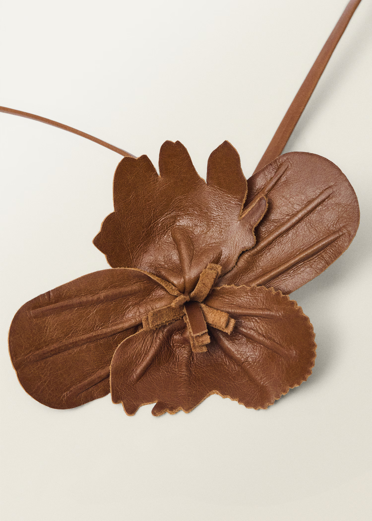 Thin leather belt with flower detail - Women | MANGO USA | Mango (US/MX/AU)