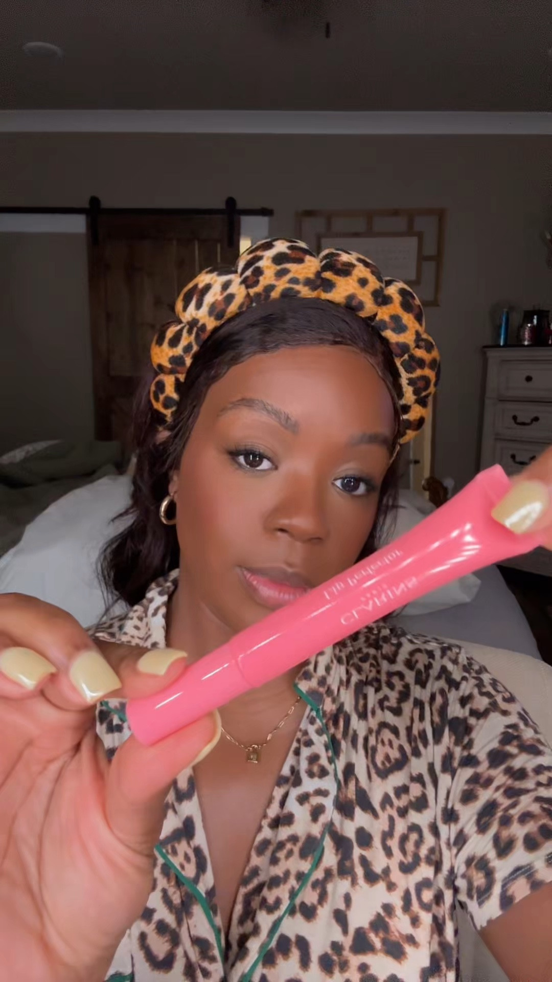 This applicator is tea! So smooth on the lips 