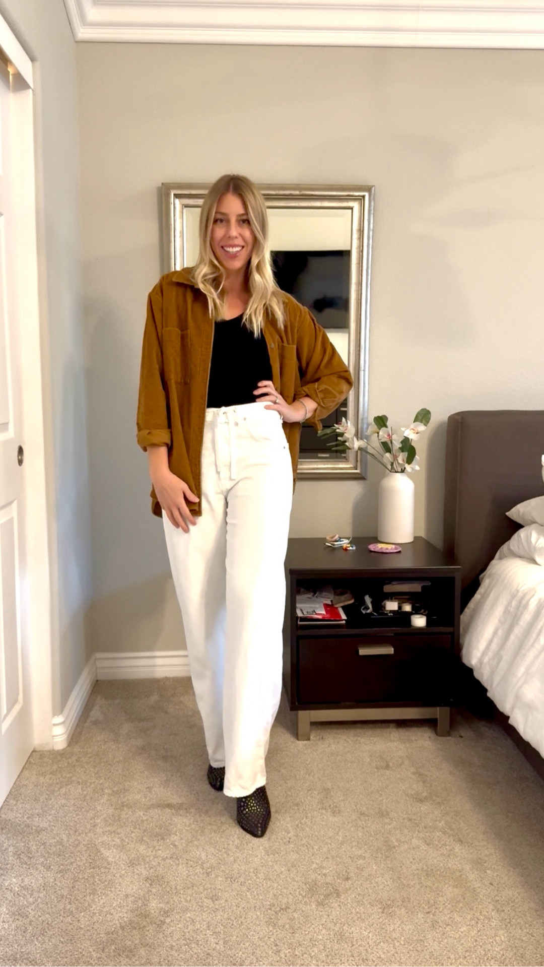 Fall is in the air 🍂 It’s still warm enough for tanks but cool enough for layers. And most importantly, I need to stay versatile to transition from one mom activity to the next. Recapping some of my favorite black, white, and tan outfits from this week. 

#fallfashion #momstyle #ltkstyletip #momlife #fyp #foryou