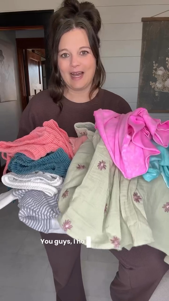 As a 33 year old postpartum mom I am loving shopping @ethreecollective ! 🌼 They have the best of everyday styles and elevated looks! Also their owner @gracelyndurham_ is the sweetest and I love following her! Thanks EThree for helping me feel my best postpartum! #boutique #boutiqueshopping #ethreecollective #springhaul #shoppinghaul