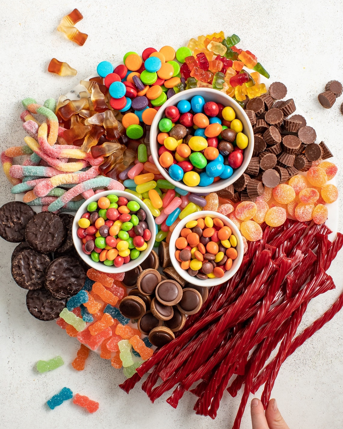 Christmas Candy Box

Aesthetic candy box gift? Yes please! Such a simple, fun idea that can be used for any holiday or occasion. How cute would it be to show up to an event or to a loved one’s home with the CUTEST CANDY BOX

#LTKGiftGuide #LTKHoliday #LTKParties