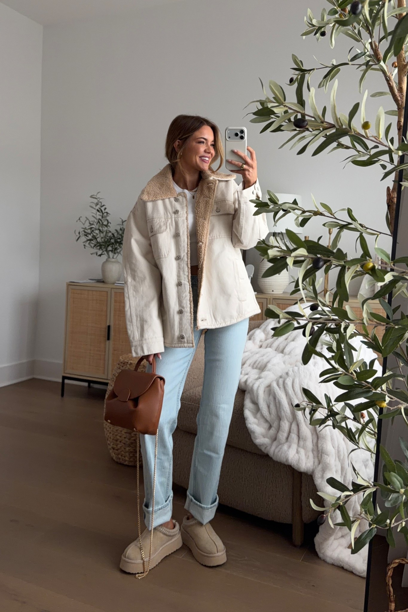 jacket: small // tee: xs // jeans: 25 regular (sized up one, usually wear a 24 in abercrombie! - light wash) 