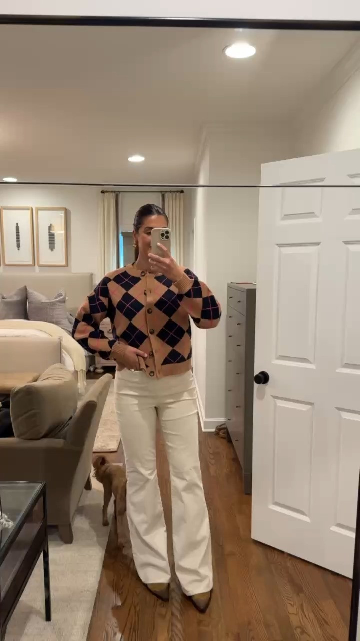 OOTD: fall vibes only 🍂

Fall sweaters, Boden, boden tops, tops for fall, cardigans, fall cardigans, mom style, Grace White

#LTKSeasonal #LTKStyleTip #LTKOver40