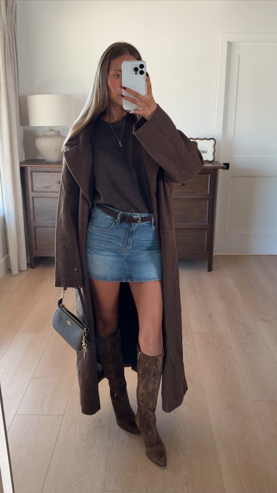 Thanksgiving outfit inspo 🤎🍂
Keeping it cozy but cute — loving all the warm brown tones for fall. This long coat + denim mini + suede boots combo is my current go-to for holiday dinners 🦃✨

🧥 Coat & skirt: Abercrombie
🧶 Sweater: H&M
👢 Boots: Dolce Vita
👜 Bag: Coach


#thanksgivingoutfit #fallstyle #LTKfall #LTKthanksgiving #dolcevitaboots #abercrombiecoat #hmstyle #coachbag
