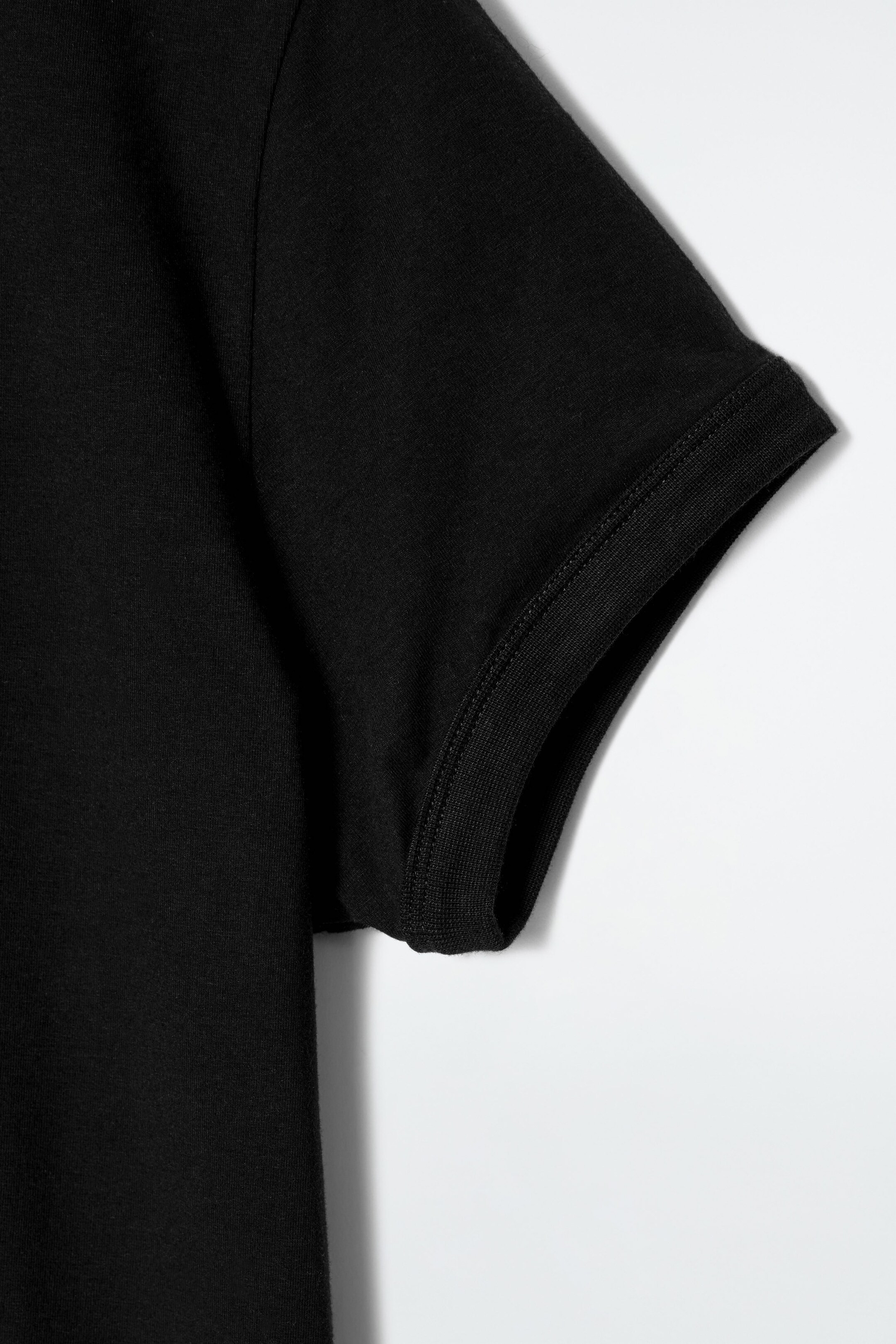 SHRUNKEN RINGER T-SHIRT - BLACK | COS (EU)