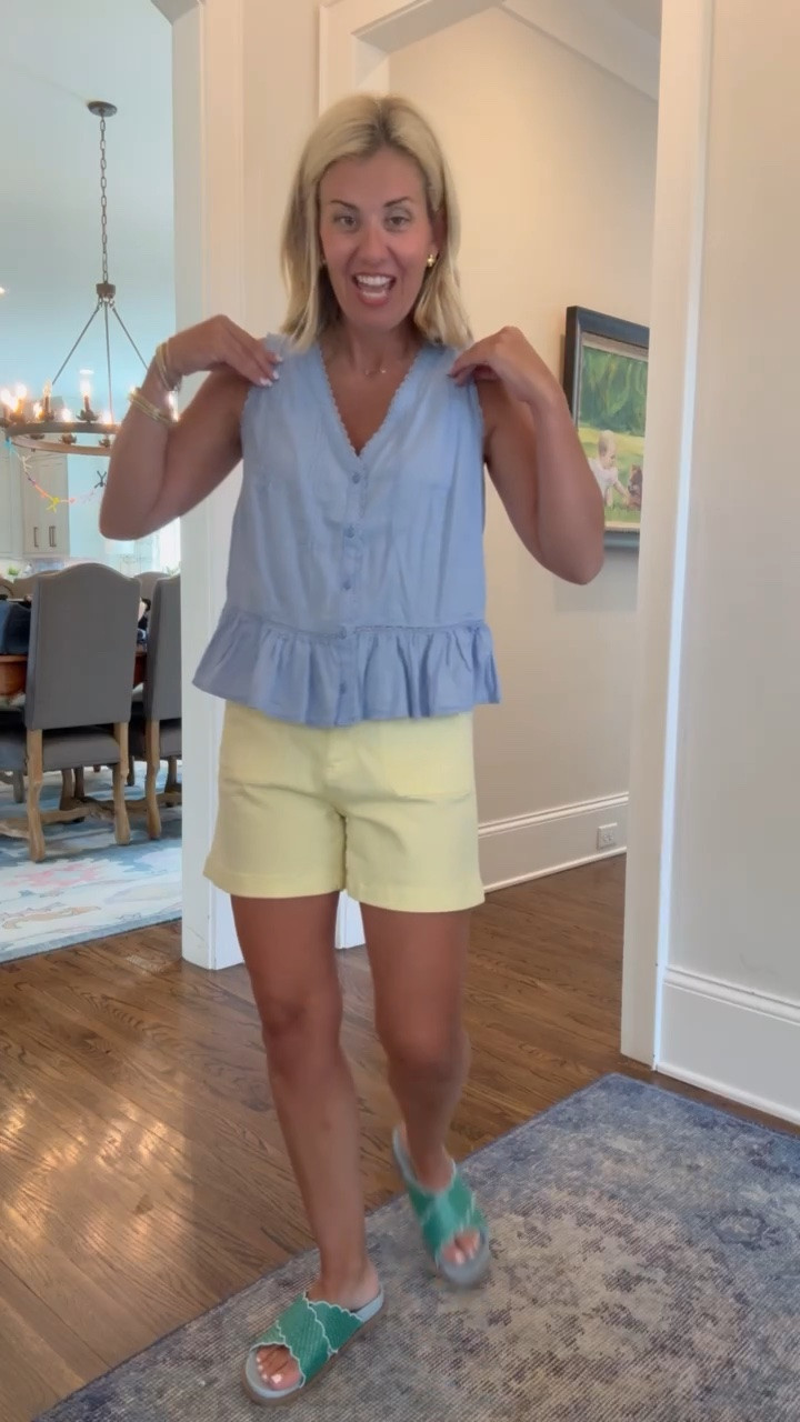 A little cuteness from Lauren Conrad at Kohls! I have these shorts in the denim and they ate great! 
Top - xs
Shorts - 2
Sandals - 8 tts

#LTKdayinmylife #LTKSeasonal #LTKOver40