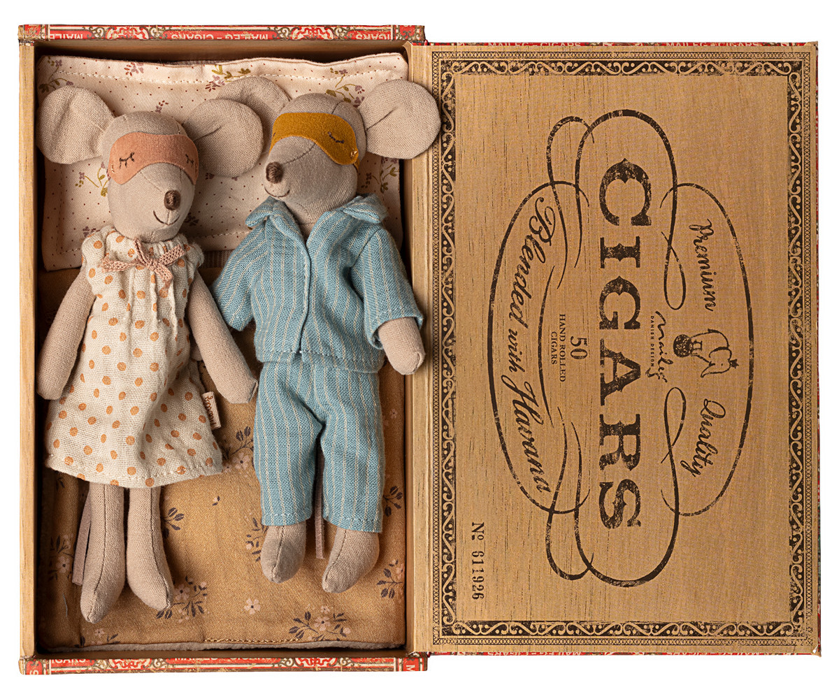 Maileg | Mum & Dad in cigarbox - Multi / One Size | Janie and Jack