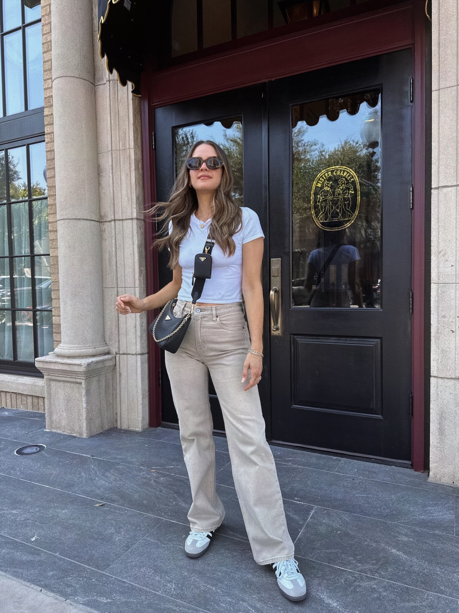 Absolutely loving these oat color jeans & the fit is perfection. I'm wearing a size 25R in these & a S in the top. // Abercrombie, Abercrombie outfit, AF denim, casual outfit