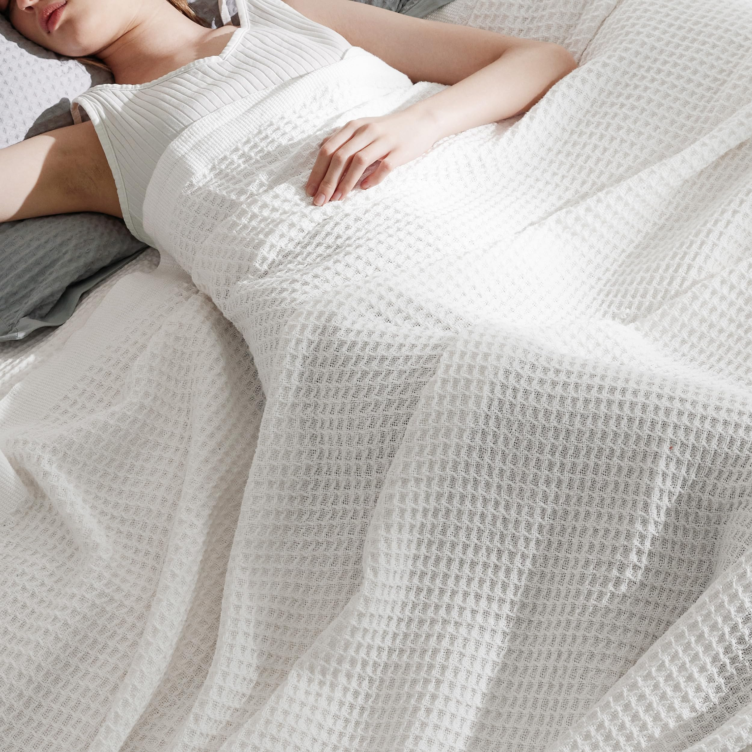 Bedsure 100% Cotton Blankets Queen Size for Bed - 405GSM Waffle Weave Blankets for Summer, White ... | Amazon (US)