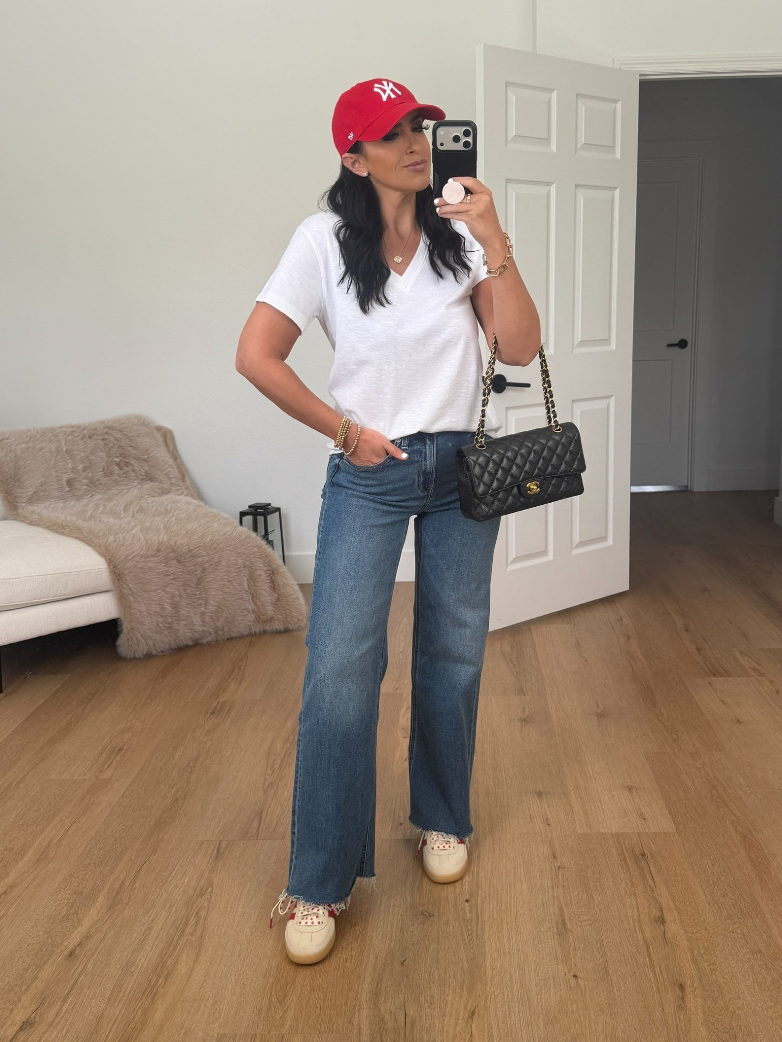 Quince 100% Organic cotton slub v-neck tee wearing size medium only $19
