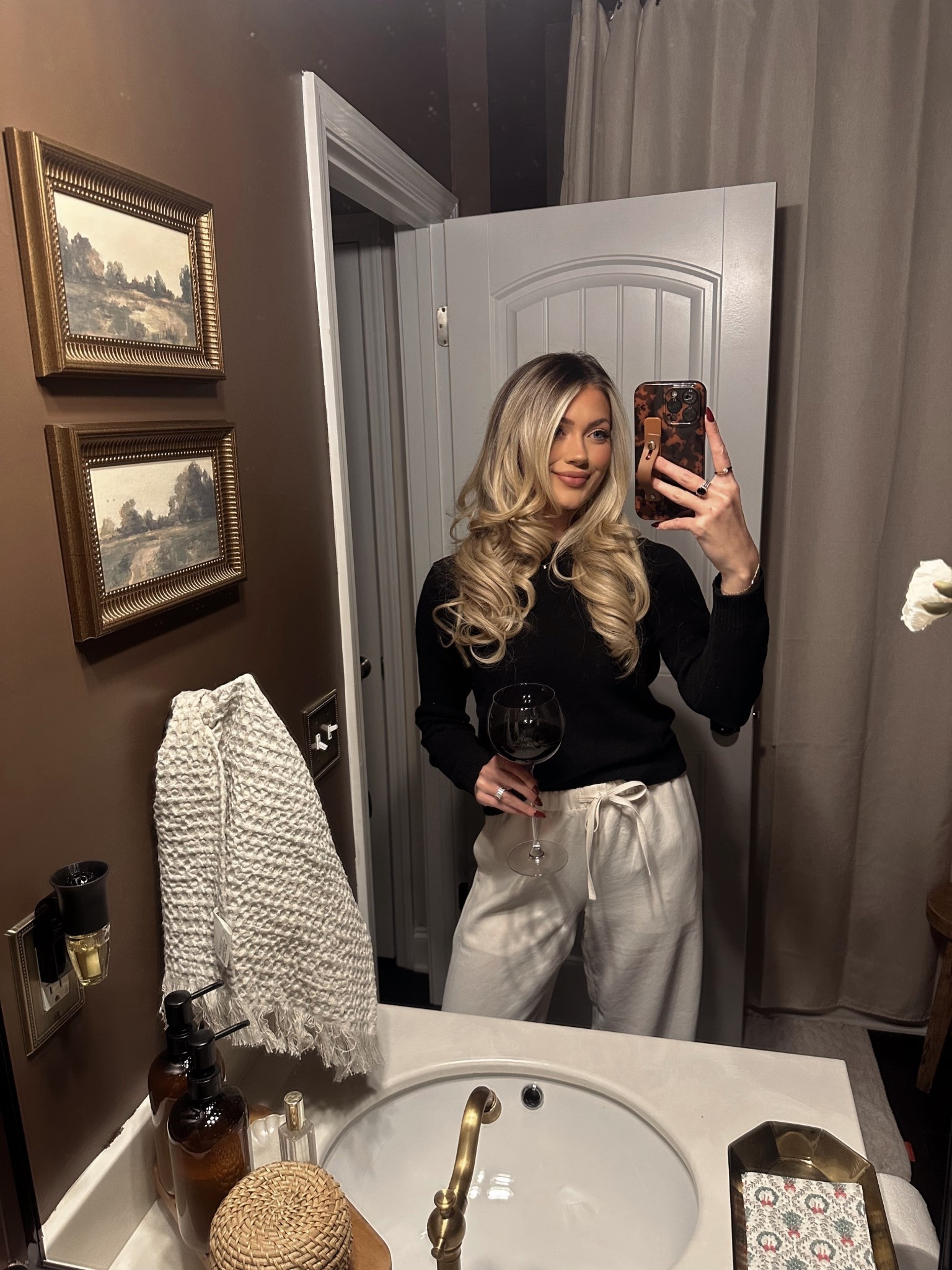 Probably my favorite piece of clothing I own… the lodge pants from Aritzia. Never wrinkle, incredibly comfy, can be dressed up or down, and are perfect for an airport fit OR work! Truly so versatile!! 

#LTKWorkwear #LTKootd #LTKGiftGuide