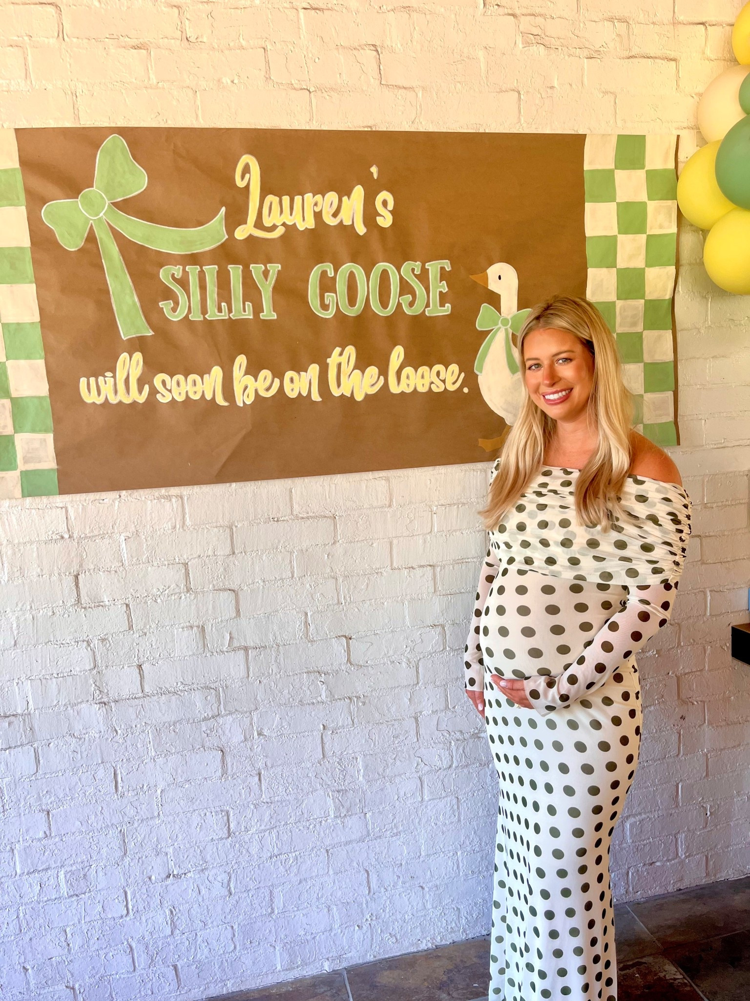 baby shower dress💚

wearing size small