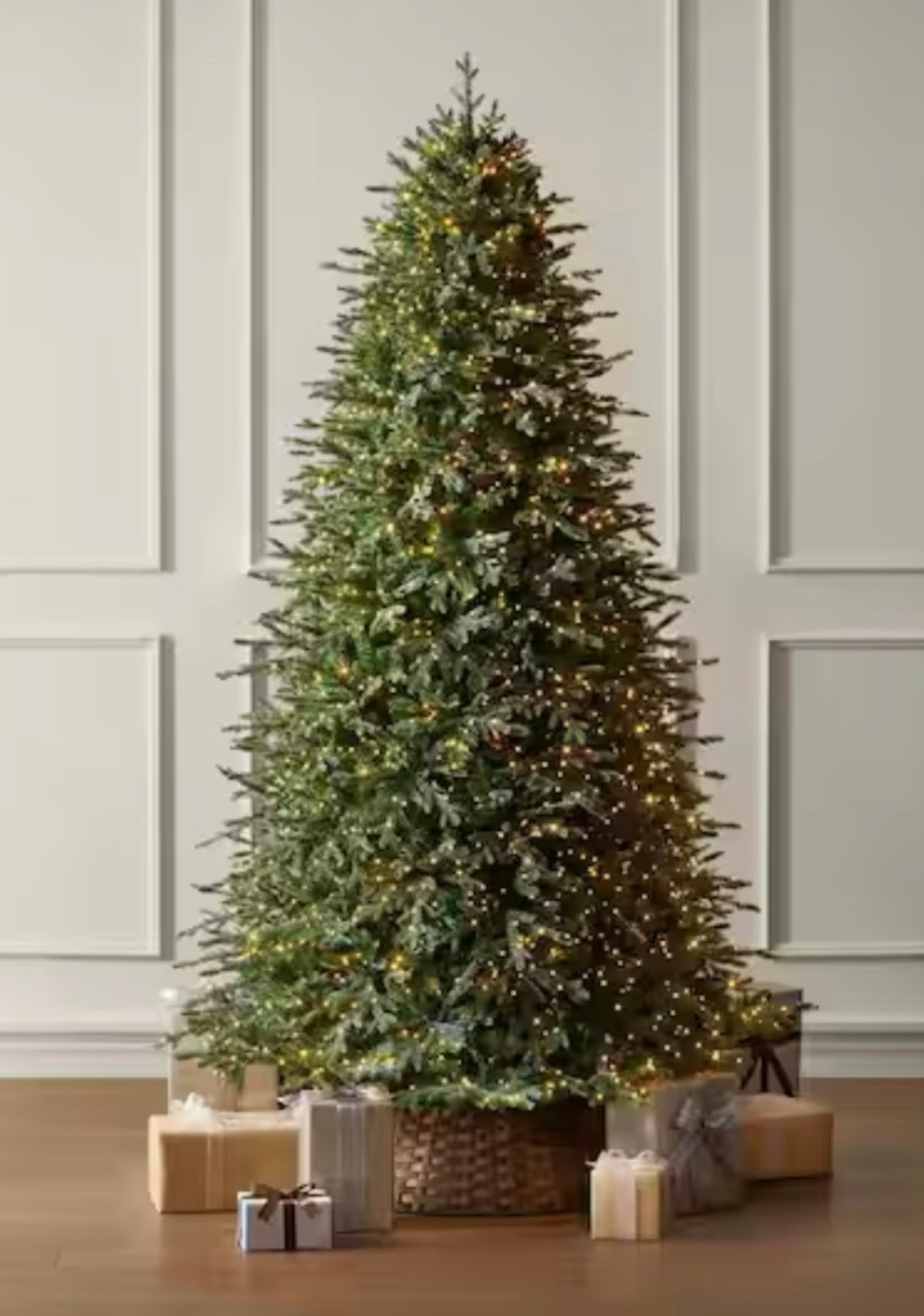 Twinkling full Christmas tree - better than the viral Christmas tree in my opinion!