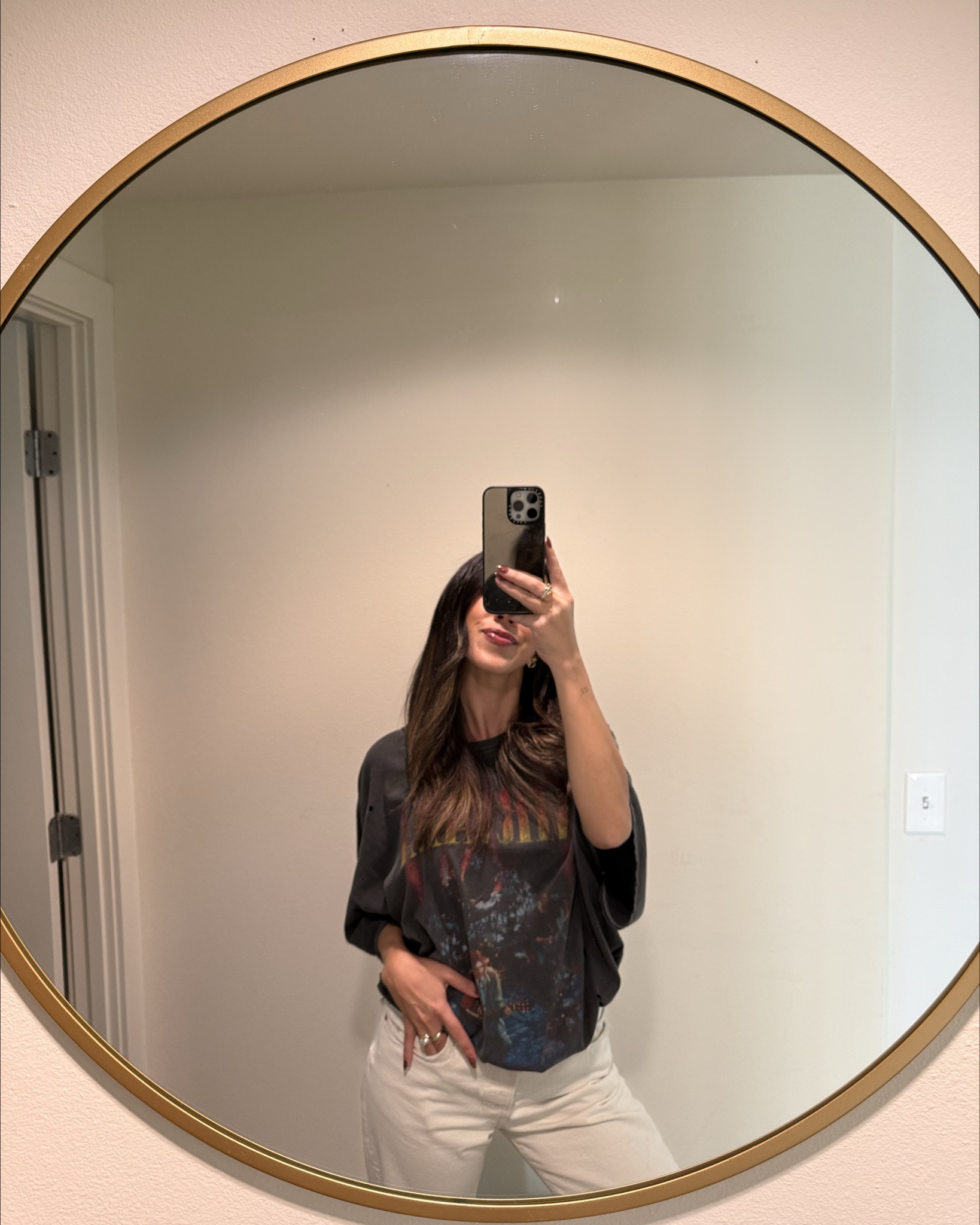 Nirvana oversized graphic tee 🥁 #streetstyle #oversizedtee #stylingwhitejeans #nirvana #adidas 