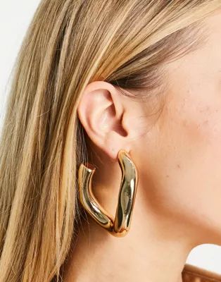 ASOS DESIGN hoop earring in large twist link design in gold tone | ASOS (Global)