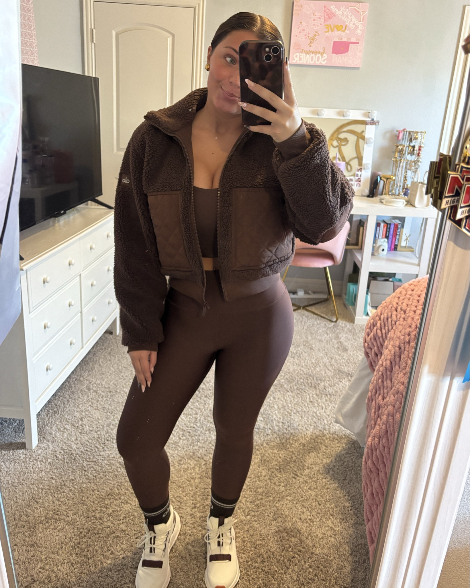 Been obsessed with brown lately, so I’m loving this brown set from alo!🤩🤎

#LTKfitnessgoals #LTKootd #LTKgrwm