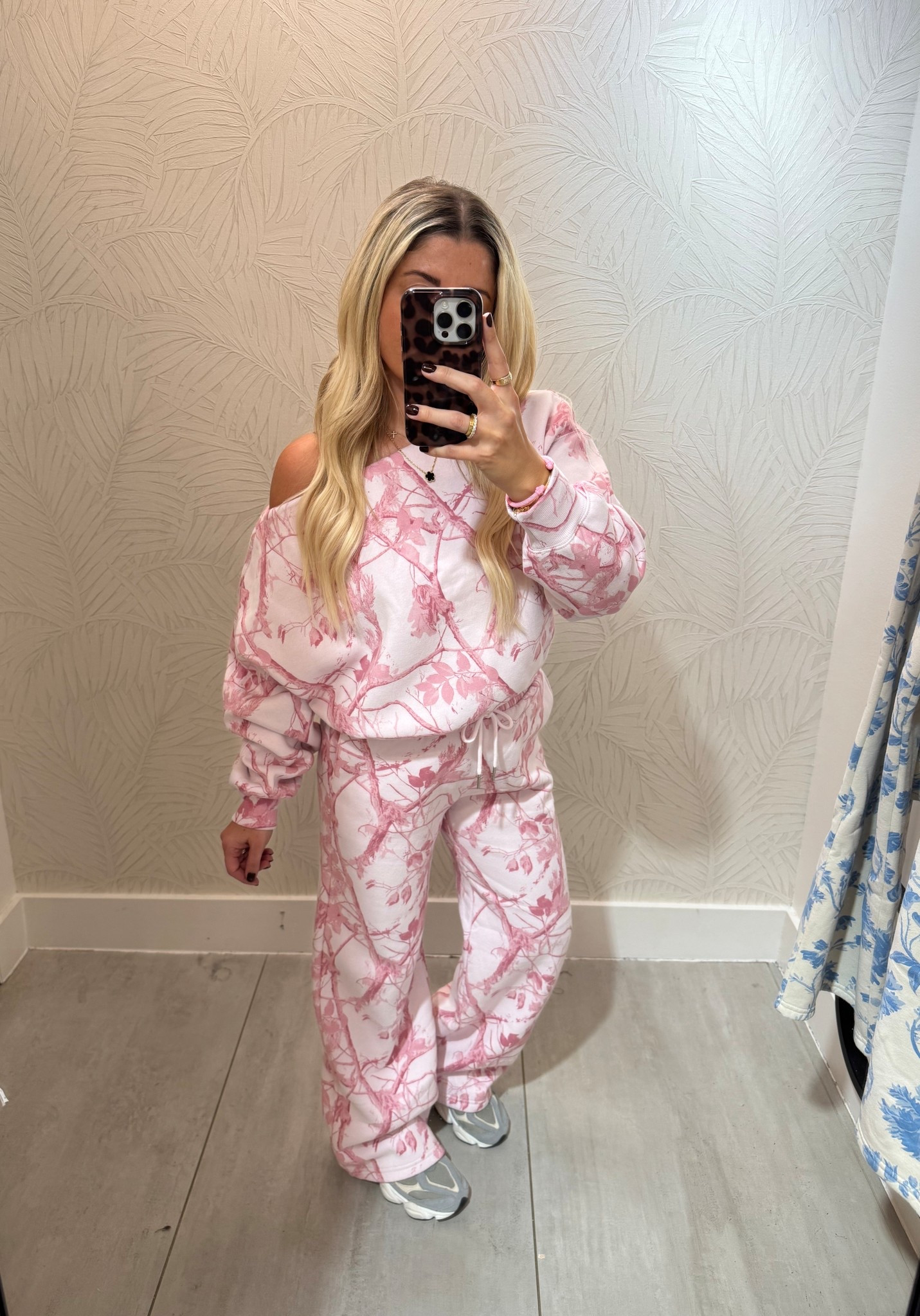 Camo matching set
Size m
New balance sneakers tts
Abercrombie outfit 

#LTKGiftGuide #LTKSaleAlert #LTKootd