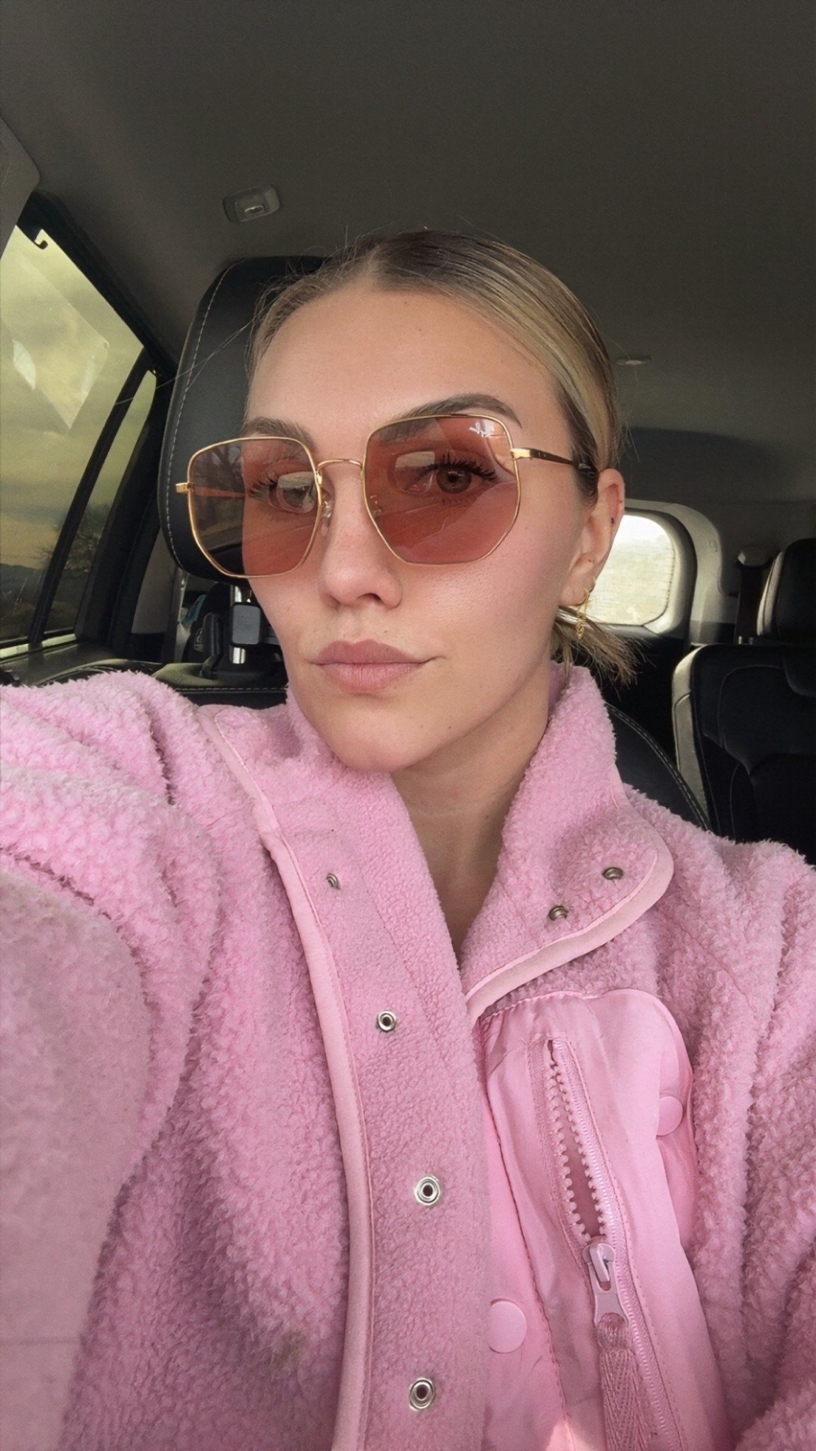 Pink sunnies 💗🎀 #pink #raybans 