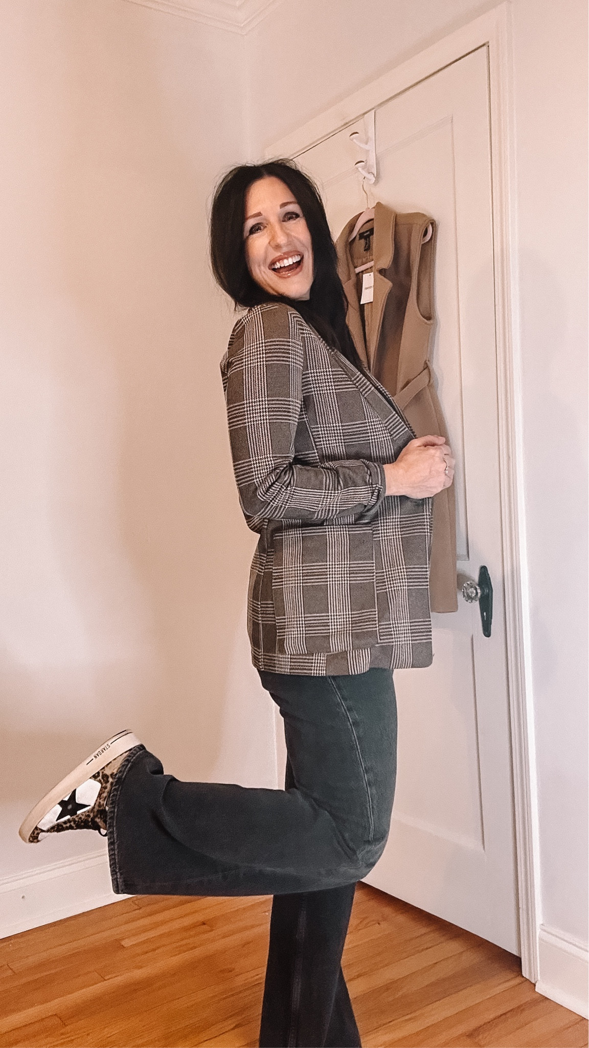 I maybe closest to 50 than I am to 40 but who says a girl can’t have fun! #levijeans #fallwardrobe 