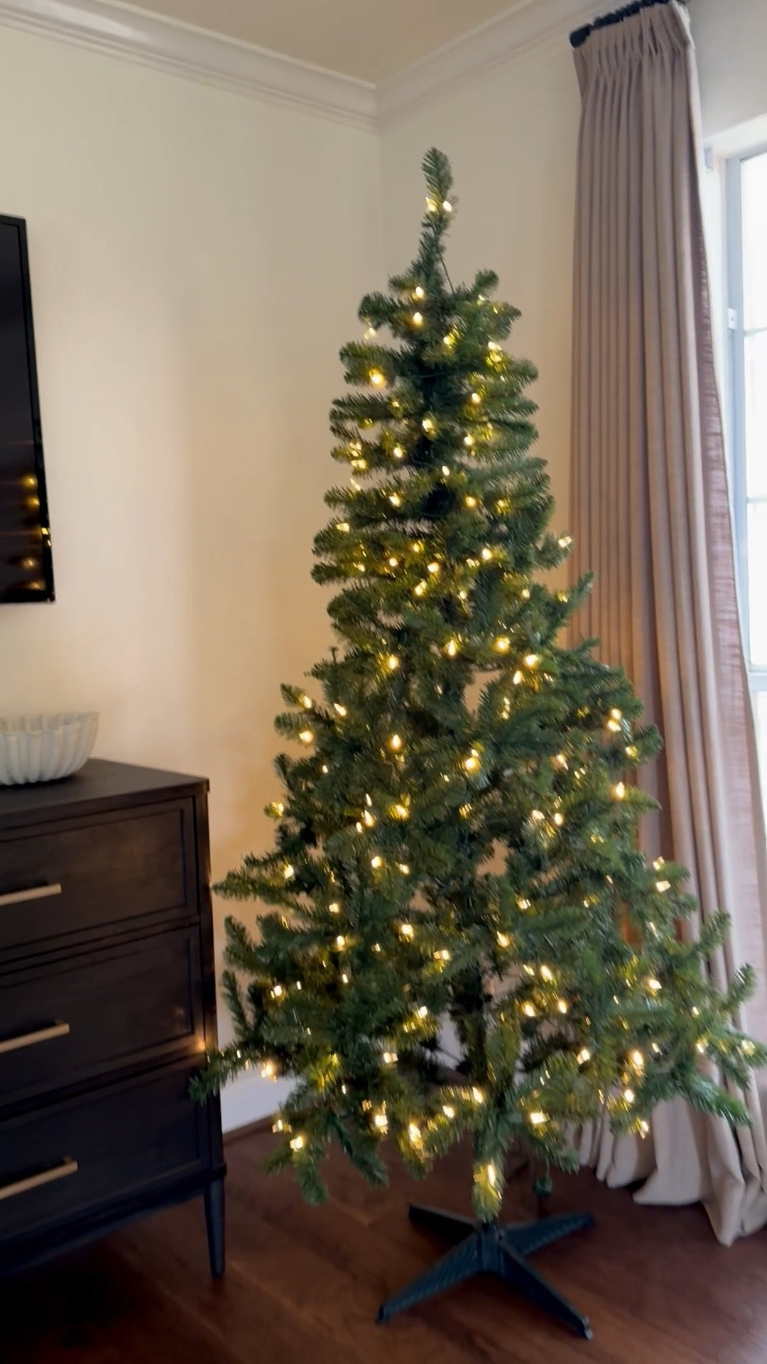 6.5 foot pre-lit Christmas tree on sale for $35! 😍🎄

#LTKFindsUnder50 #LTKHoliday #LTKSaleAlert