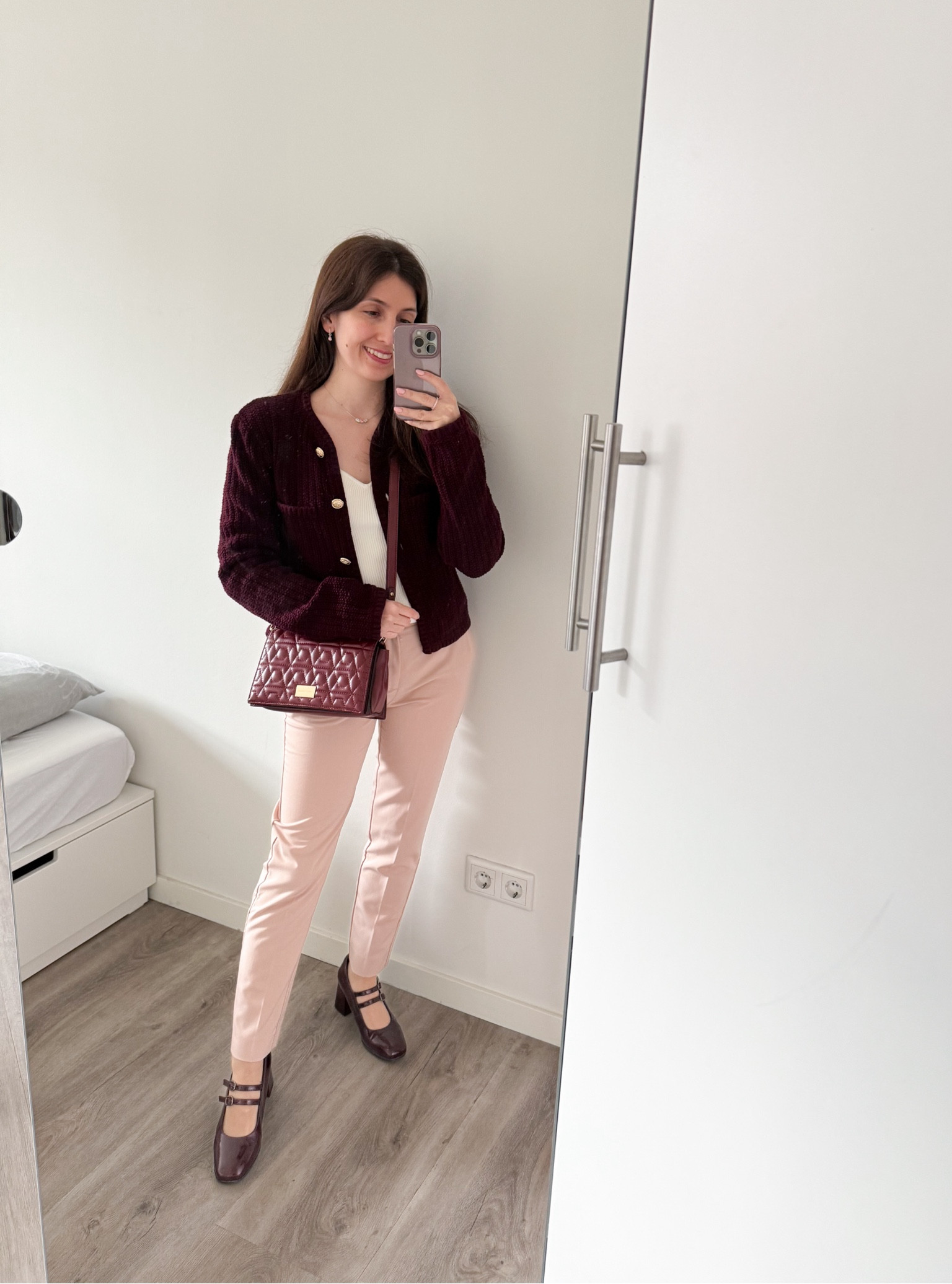 Pink, burgundy and white is a fabulous combination for autumn if you love lighter colours. The burgundy will give the autumn warmth you need on the outfit without making it too dark. 

#LTKautumn #LTKnederlands #LTKeurope