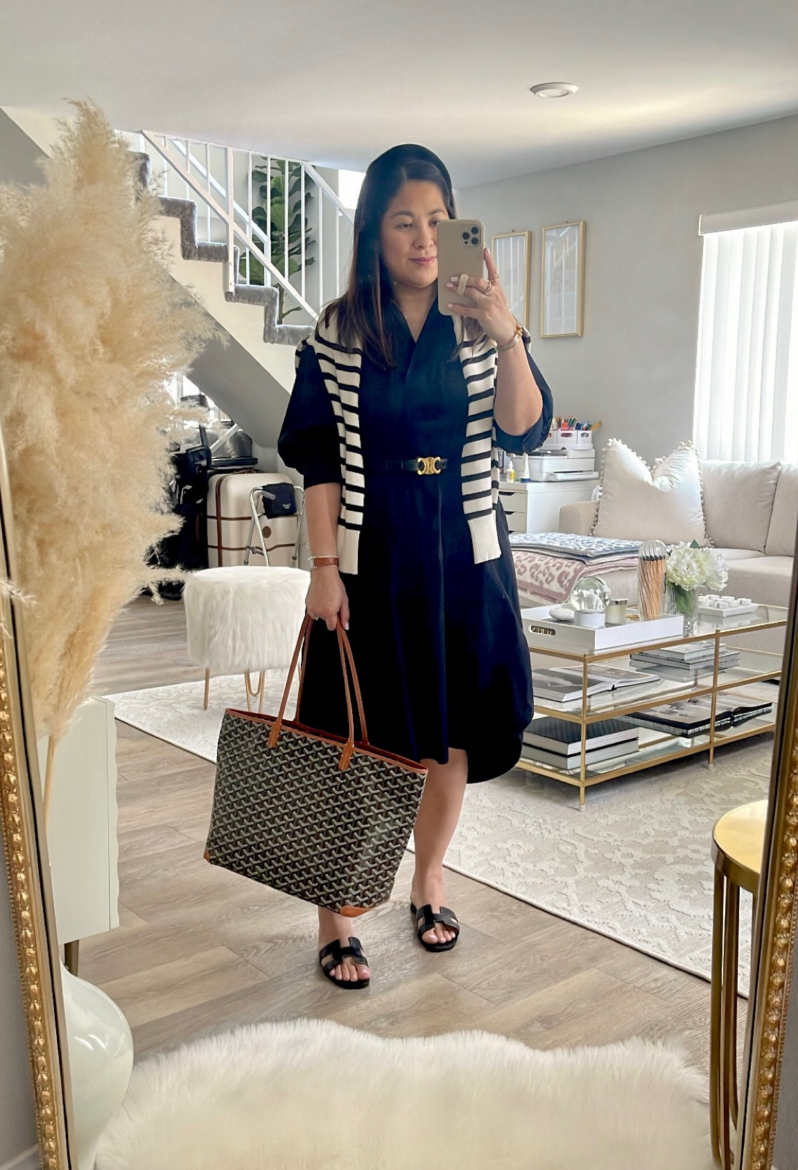 black dress in size xxs runs really big! 