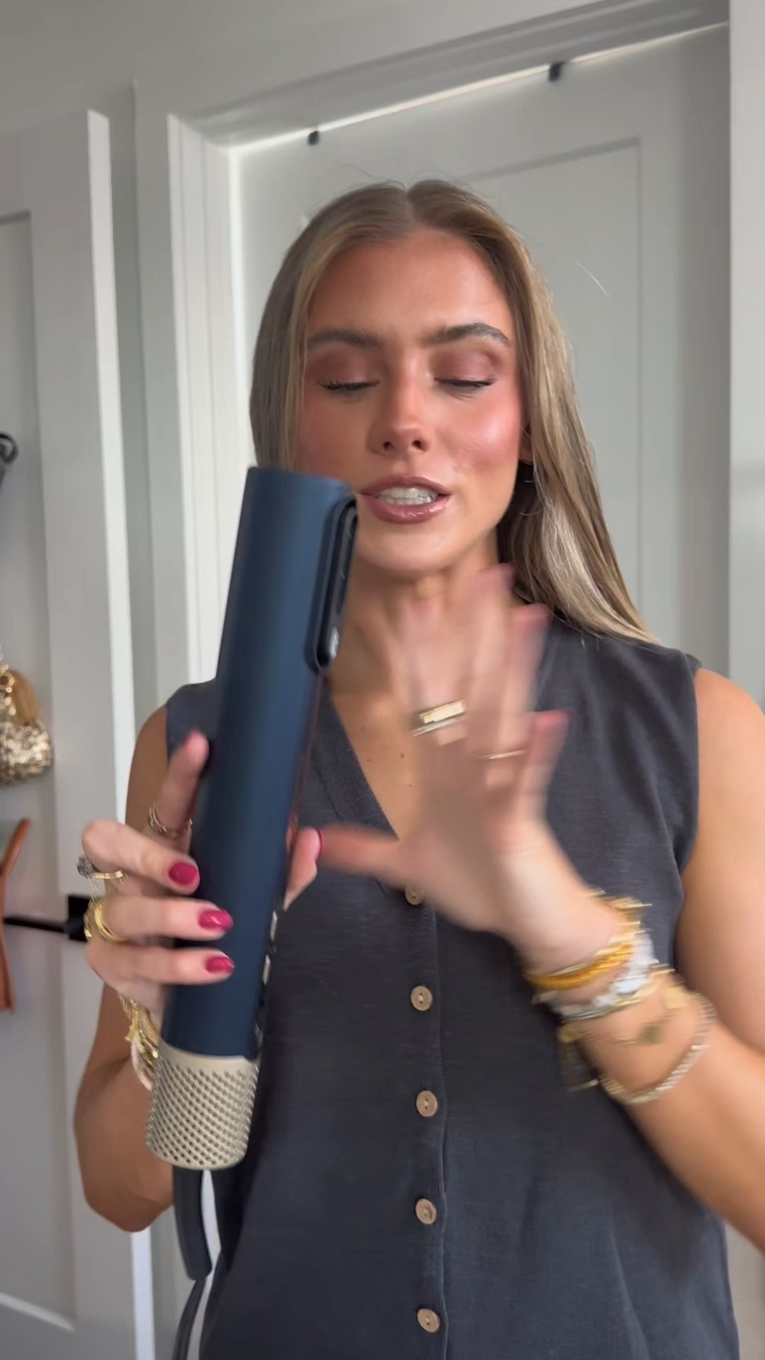 Smooth, detangle, and volumize hair while you dry with the InfinitiPRO by Conair® DigitalAIRE™ Drying Wand. Airflow is optimized for consistent speed and pressure, so your drying experience is faster. Select from a combination of 3 airflow and 4 temperature settings for a range of wet to dry styling combinations for all hair types.

#LTKBeauty #LTKGiftGuide #LTKgrwm