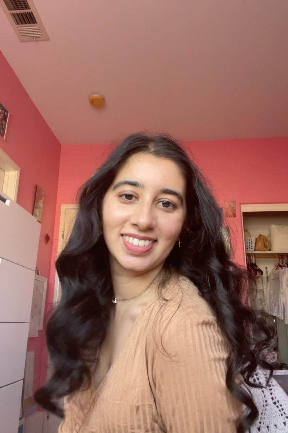 that feeling of taking out those heatless curls…pure happiness 🤍🫶🏼 

ready to slay the day ✨✨✨

#hair #hairgram #curls #heatlesscurls #hairstyle #feminine #girly #girlythings #myfavoritethings #happiness #joy #slaytheday #fyp #teacher #teachergram #teacherstyle #myhair #myfavoritelook #cute #style #fallfashion #fall #pretty #fashion #beauty #imjustagirl #lovemyhair #styling #hairstyleinspo