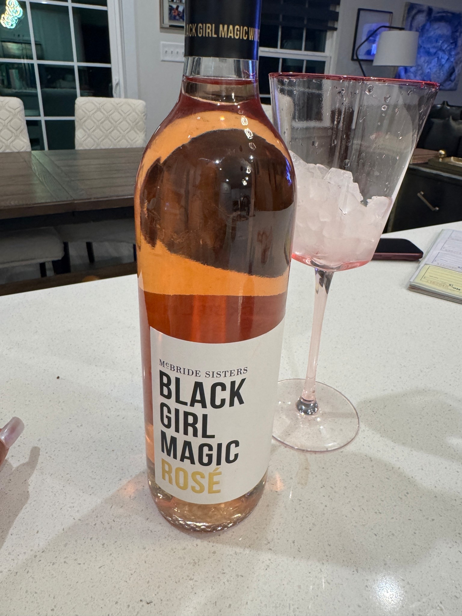 I’ve shared before that I love the aesthetic of wine, but I really can’t get with the taste… but this was pretty good 🍷