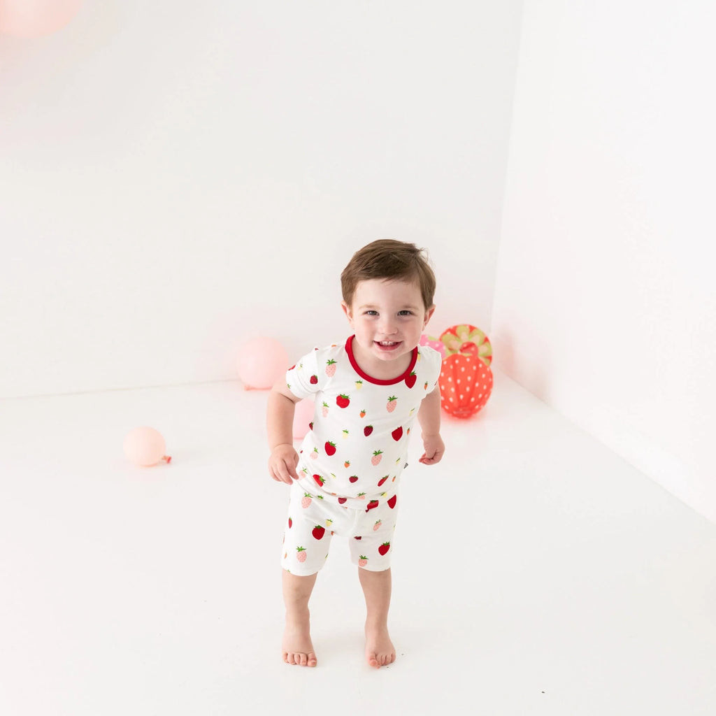 Short Sleeve Pajamas in Strawberry | Kyte BABY