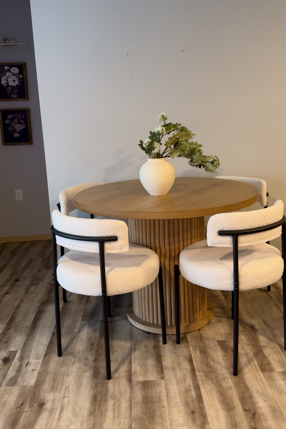 Dining chairs & table 🤍✨ #diningchairs #diningtable #smalldiningroom #diningroominspo

#LTKHome