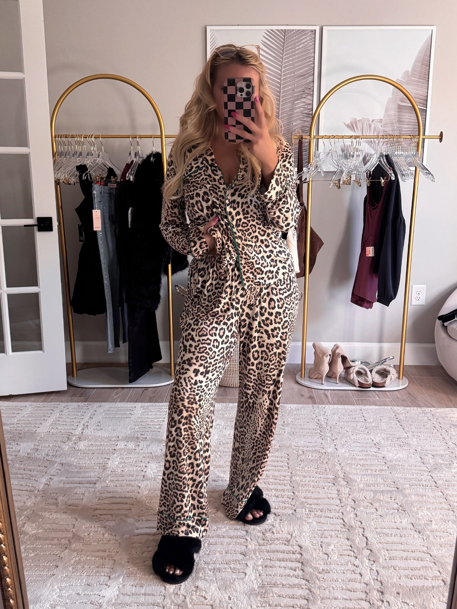 The best pajamas ever hands down! Somehow these are warm and comfy but still cooling, the fabric is a dream! Almost bouncy. Obsessed! 

Aerie finds @aerie