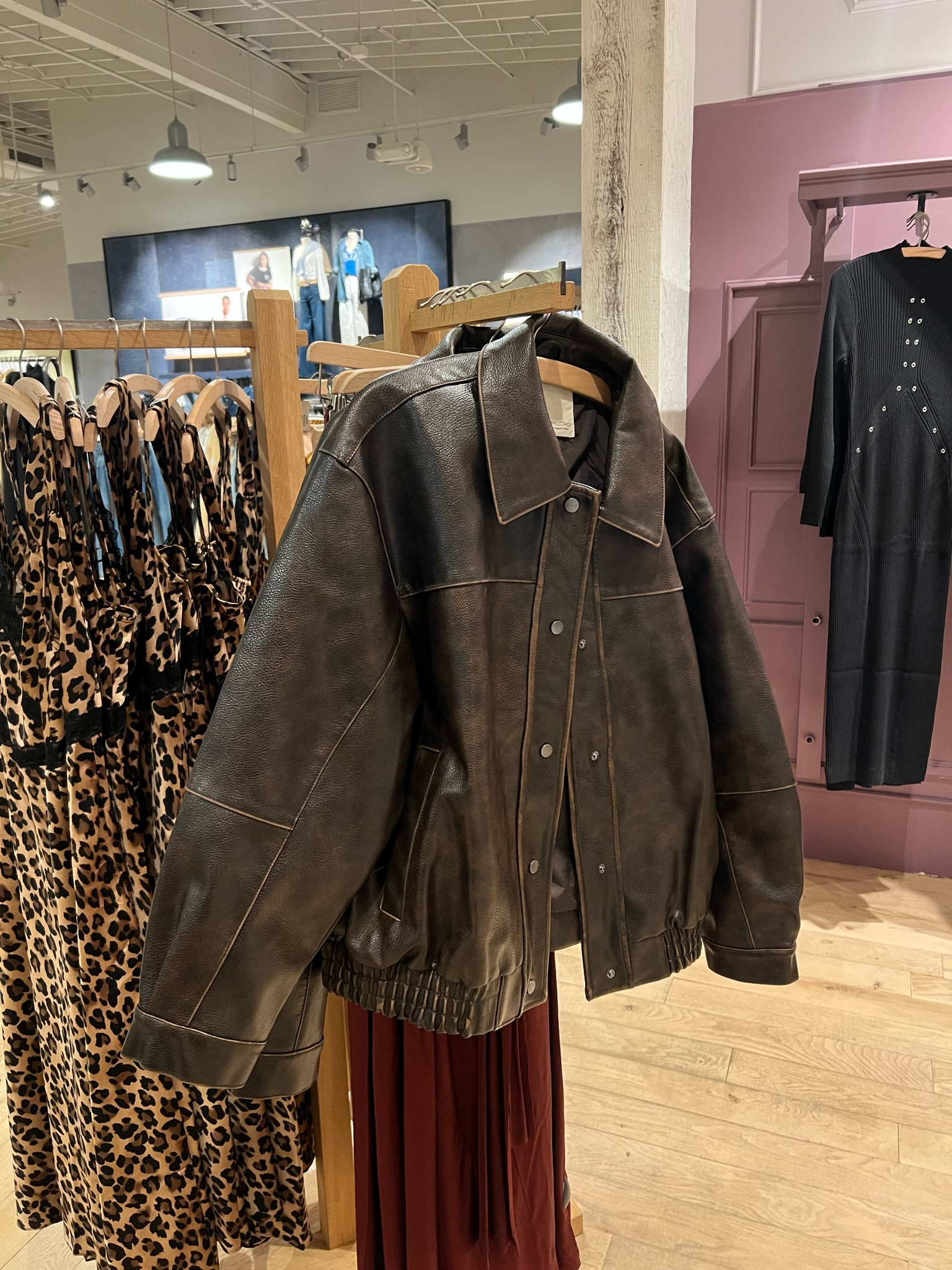 Looks exactly like my Topshop leather jacket identical!!! But fully stocked. Love this jacket it’s the perfect oversized slouchy leather jacket fit  