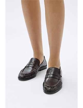 WOMEN'S Avenue Leather Loafer Crinkle Umber SHOE | David Jones (Australia & New Zealand)