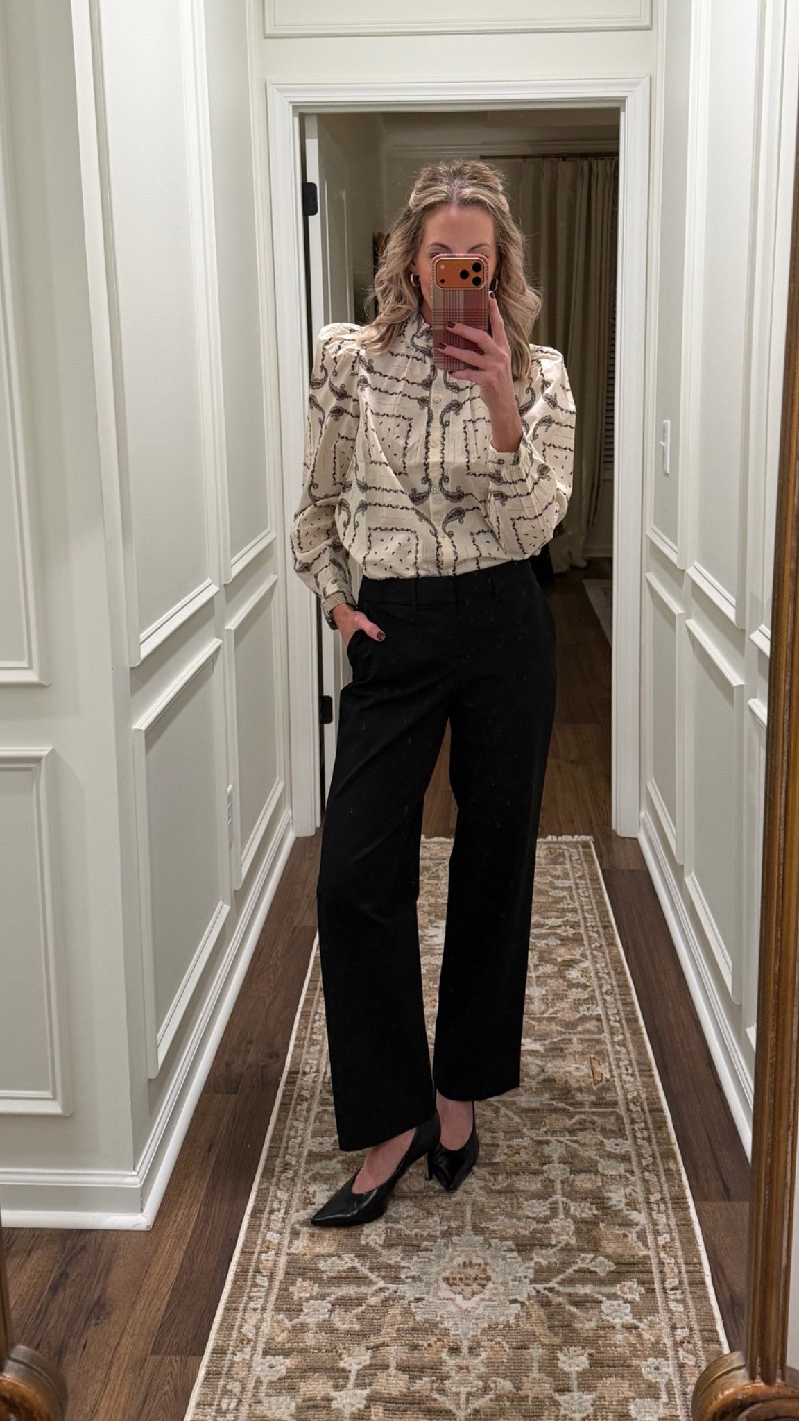 Today’s ootd. It’s all Walmart… Scenario top, scoop pants, free assembly shoes… Size extra small and top, size zero in pants… Shoes, true to size